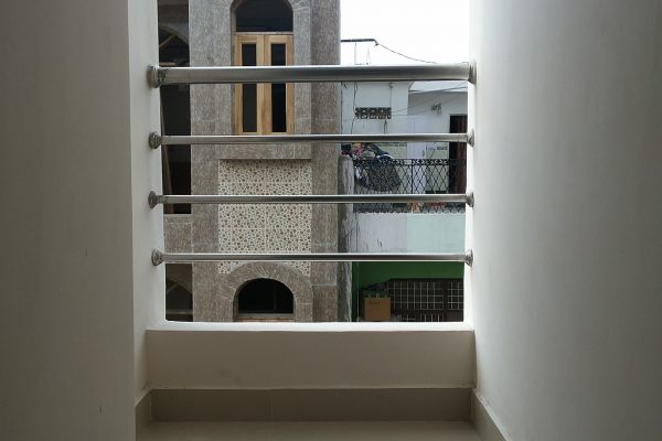 READY TO MOVE P.G. FOR LEASE IN LAXMI NAGAR ,EAST DELHI